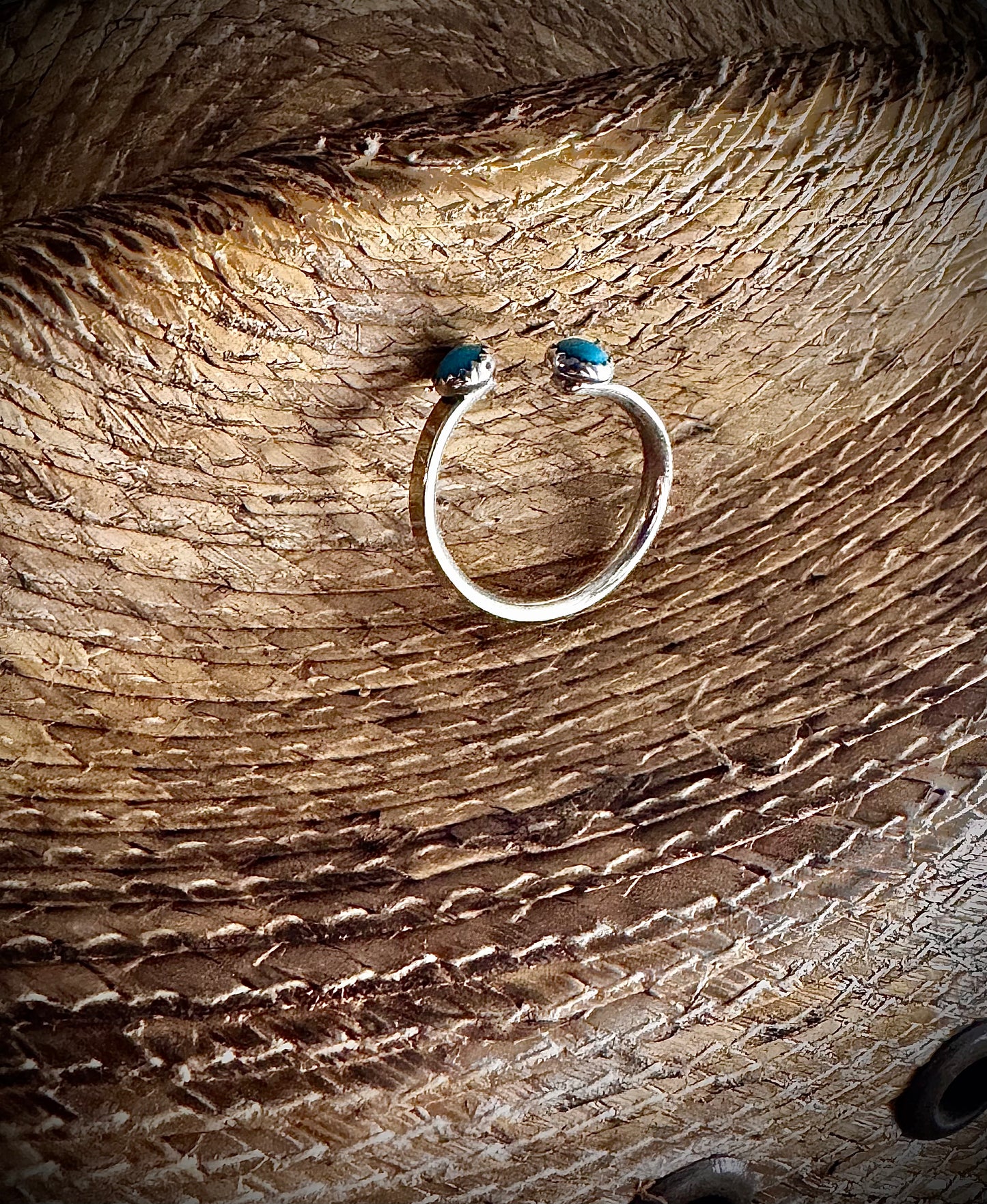 Size 8 adjustable Kingman ring