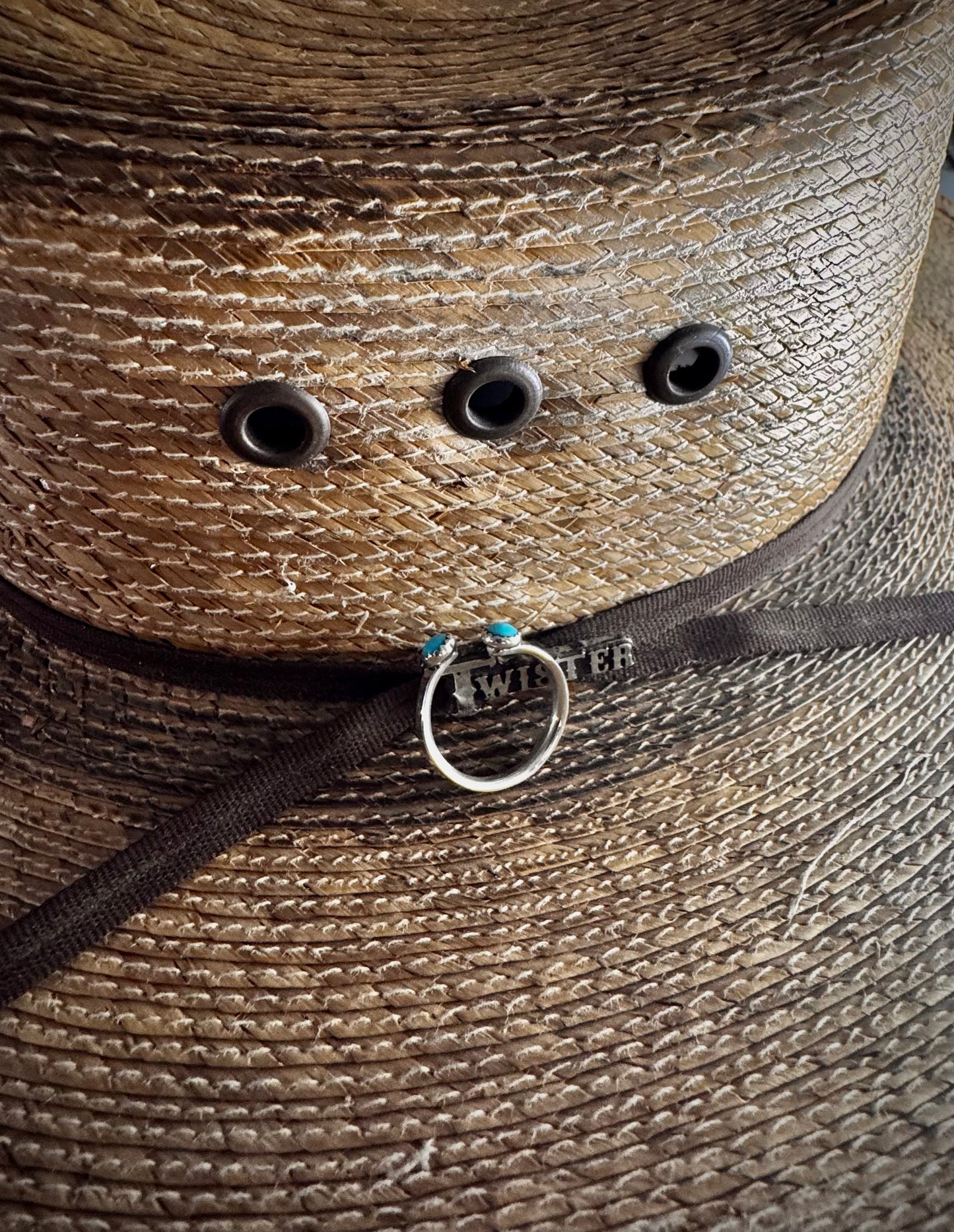 Size 8 adjustable Kingman ring