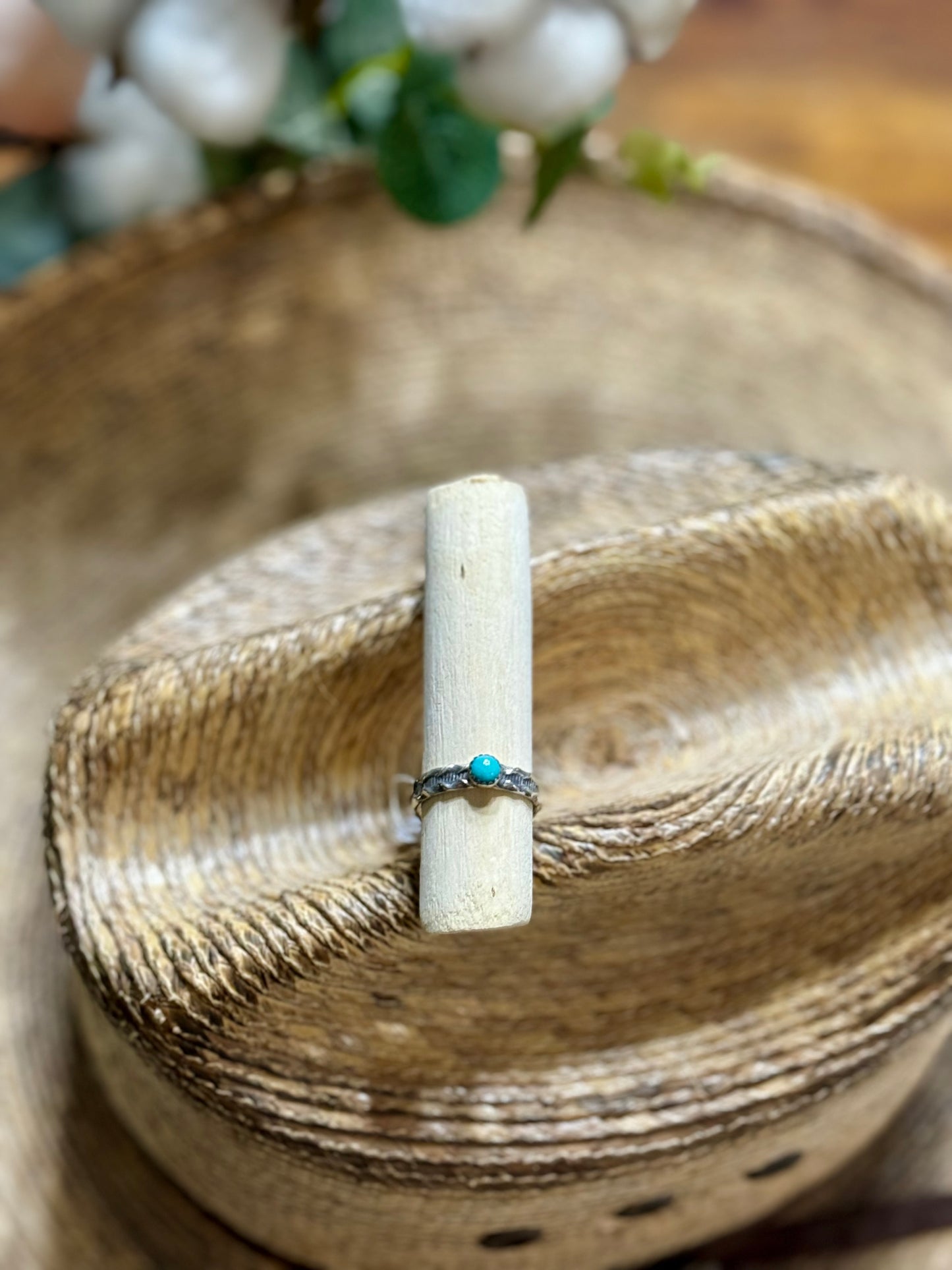 Size 9 silver pattern ring with turquoise