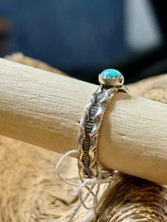 Size 9 silver pattern ring with turquoise