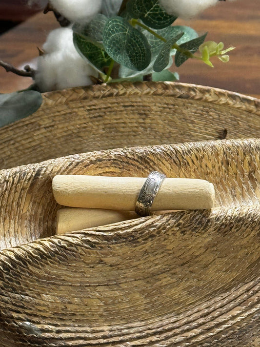Size 9 pattern silver ring