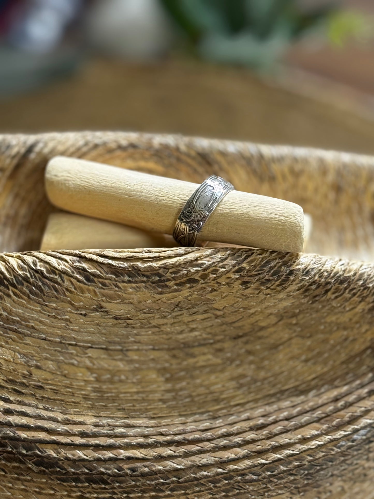 Size 9 pattern silver ring